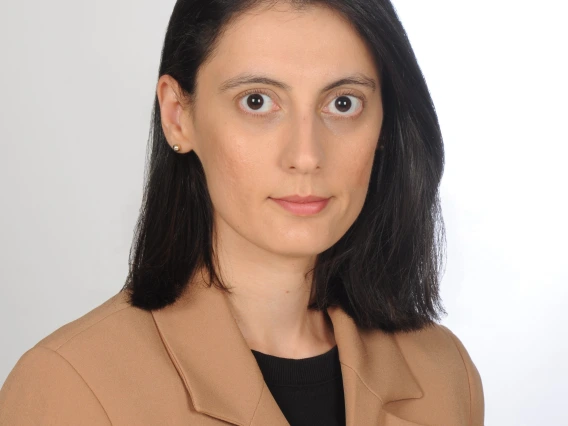 Emine Ari